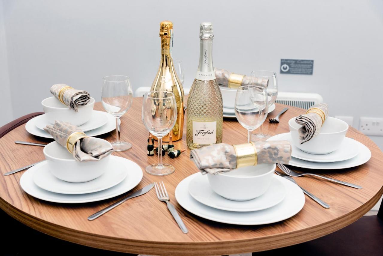 Wrexham Central Stay - Apartment Six Екстер'єр фото
